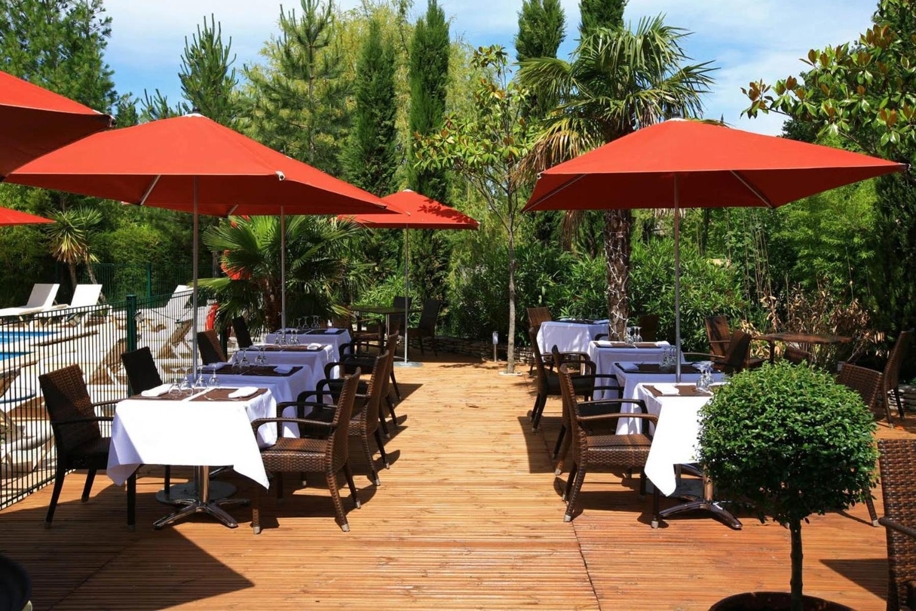Sowell Hotels Domaine De La Petite Isle LʼIsle-sur-la-Sorgue Dış mekan fotoğraf